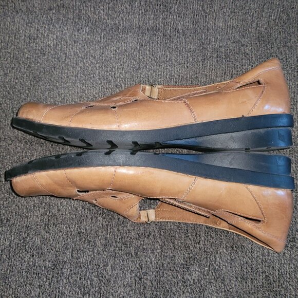 Cute Clarks Leather Loafers - Picture 8 of 11